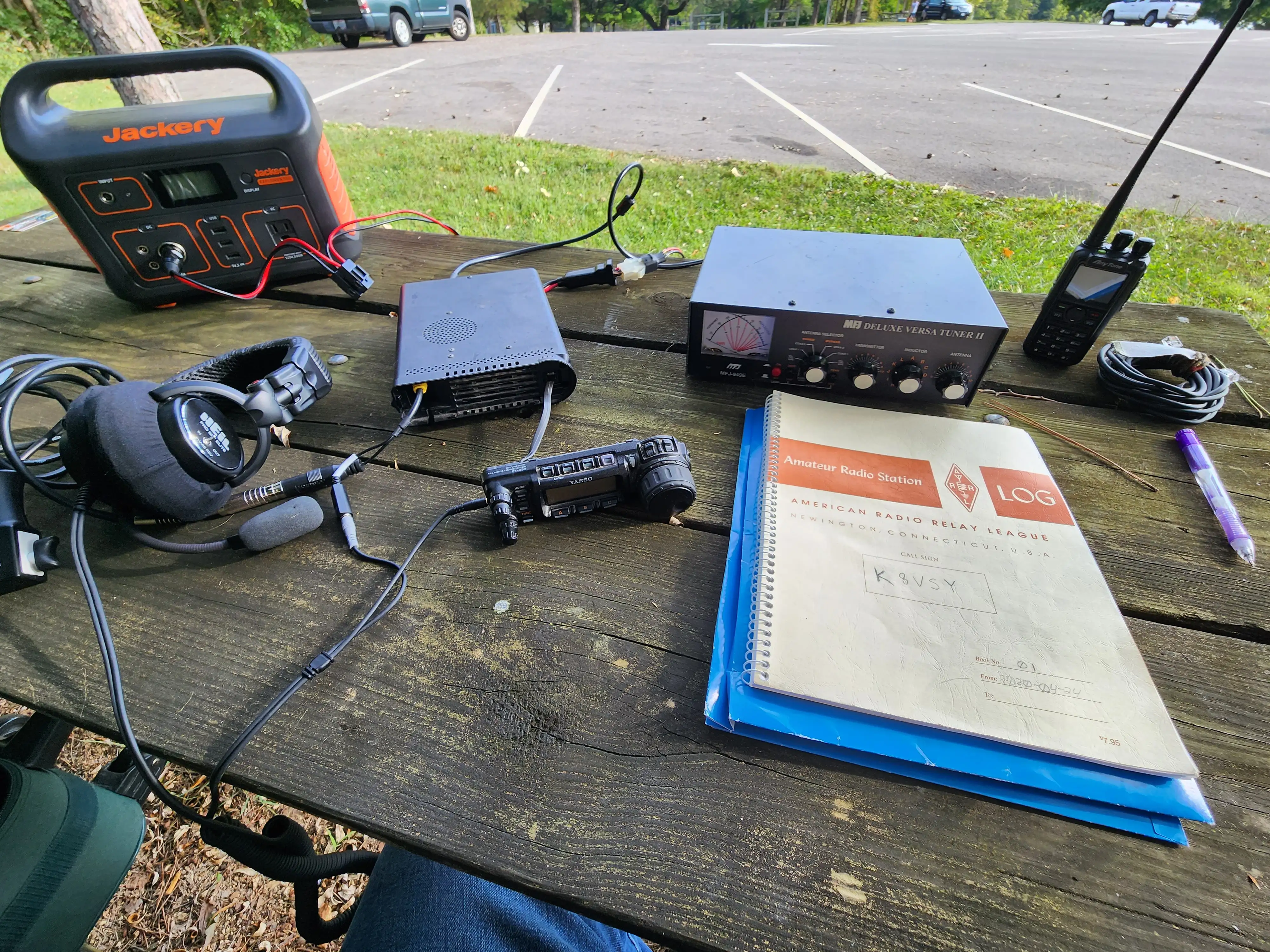 2023-09-09 POTA Setup on a picnic table with my radio, tuner, and other equipment 2023-09-09 POTA Setup on a picnic table with my radio, tuner, and other equipment