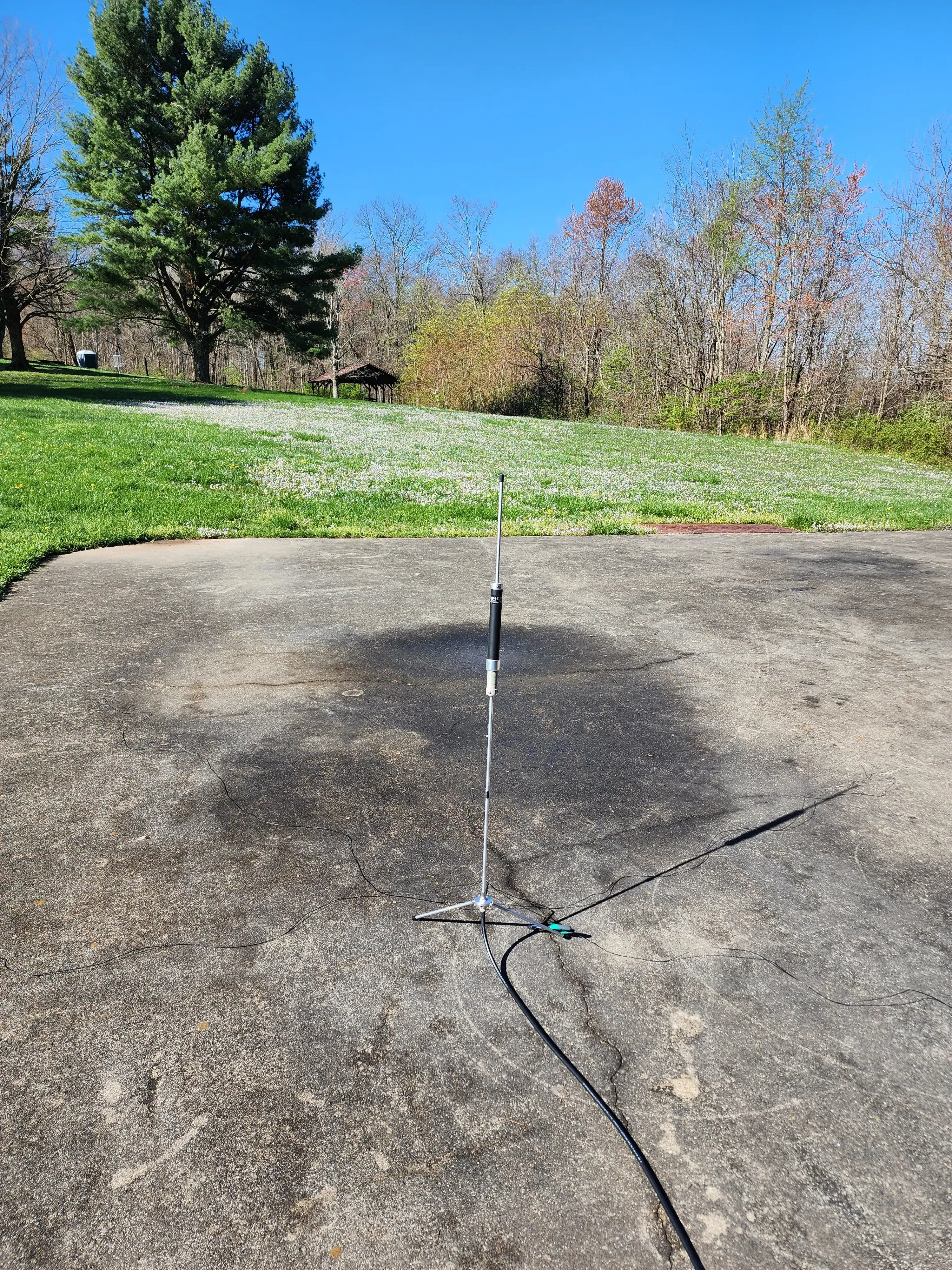 The “Super Antenna” with one of the legs in place of where the whip is supposed to be The “Super Antenna” with one of the legs in place of where the whip is supposed to be